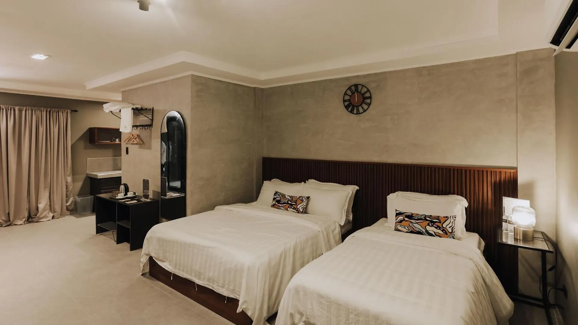 אנגלס Oyo 1138 Grey Hotel