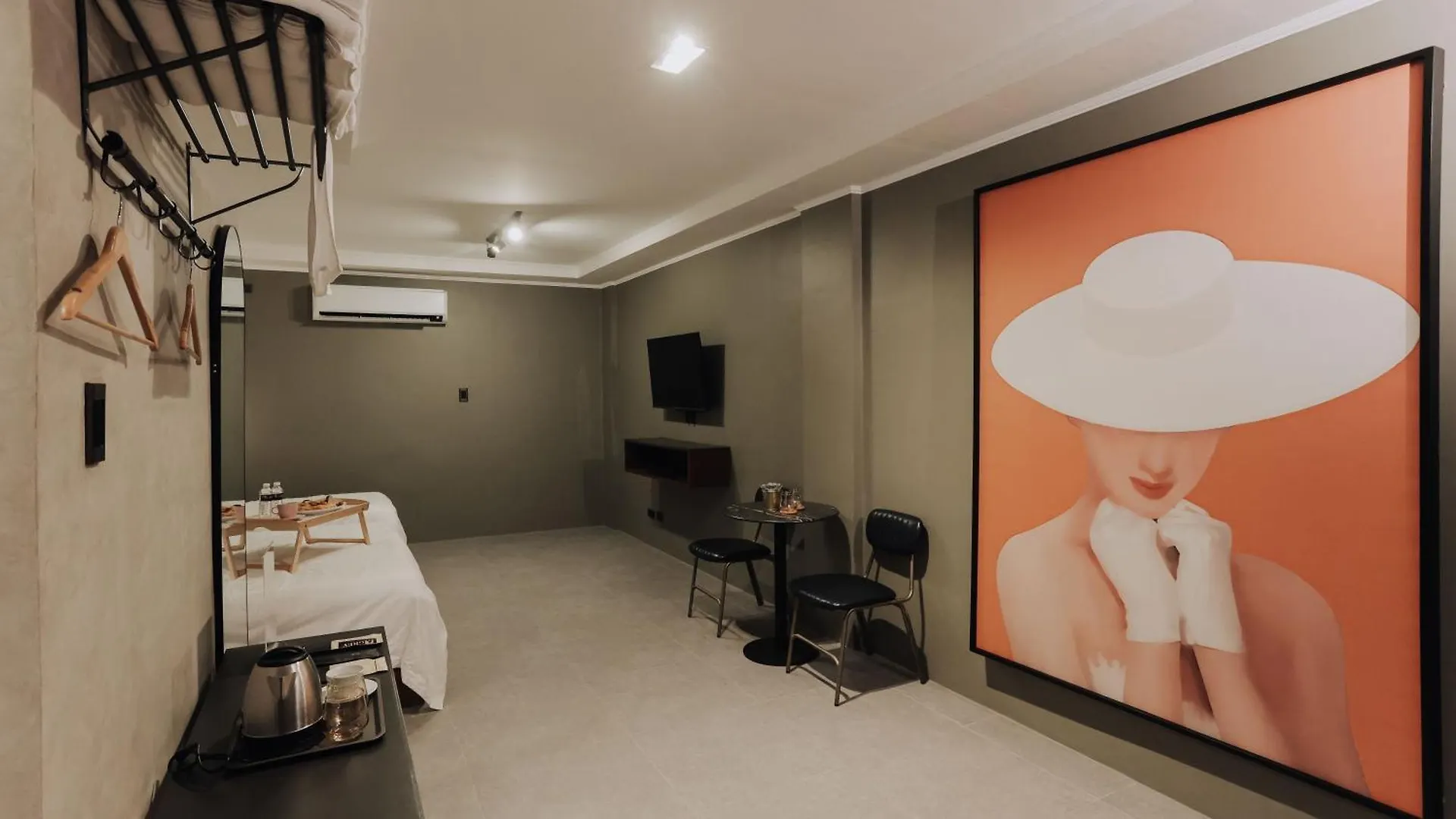 אנגלס Oyo 1138 Grey Hotel