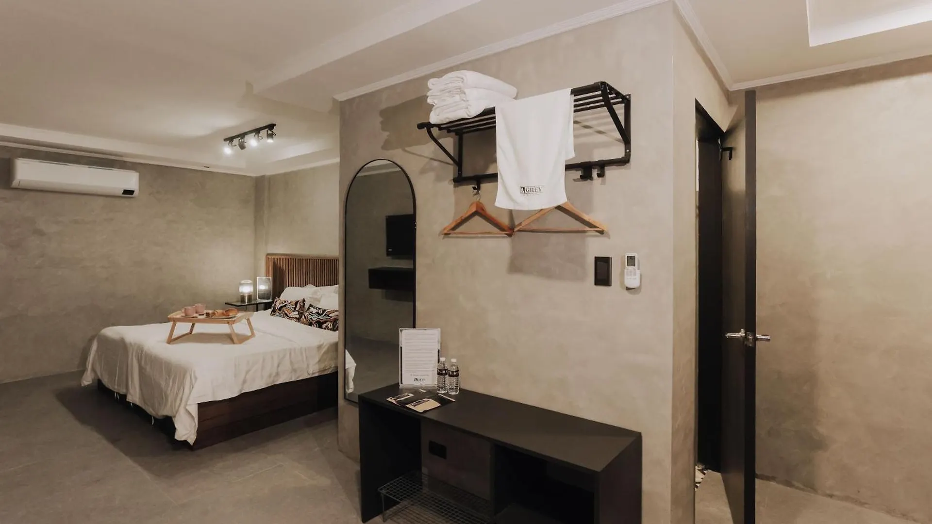 אנגלס Oyo 1138 Grey Hotel
